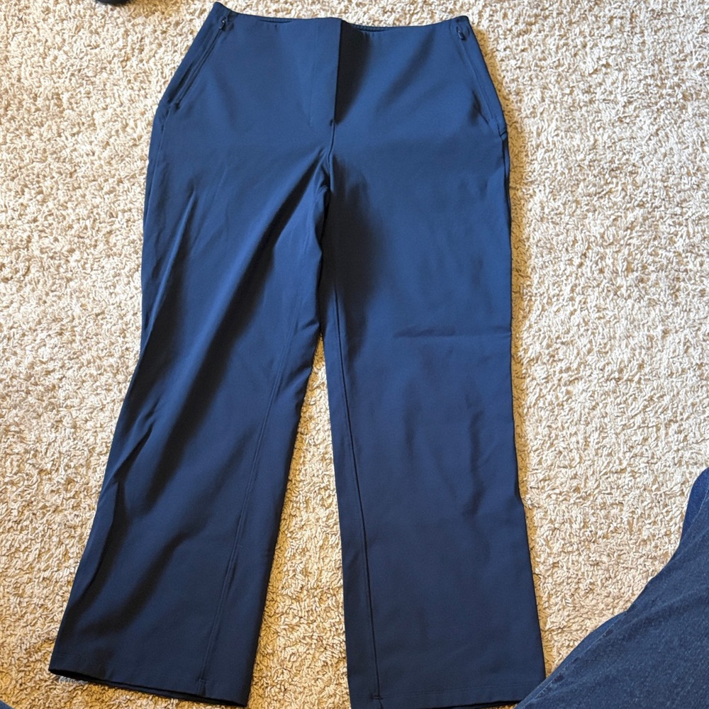 lululemon athletica Smooth Pull On Pants Cropped 
Navy